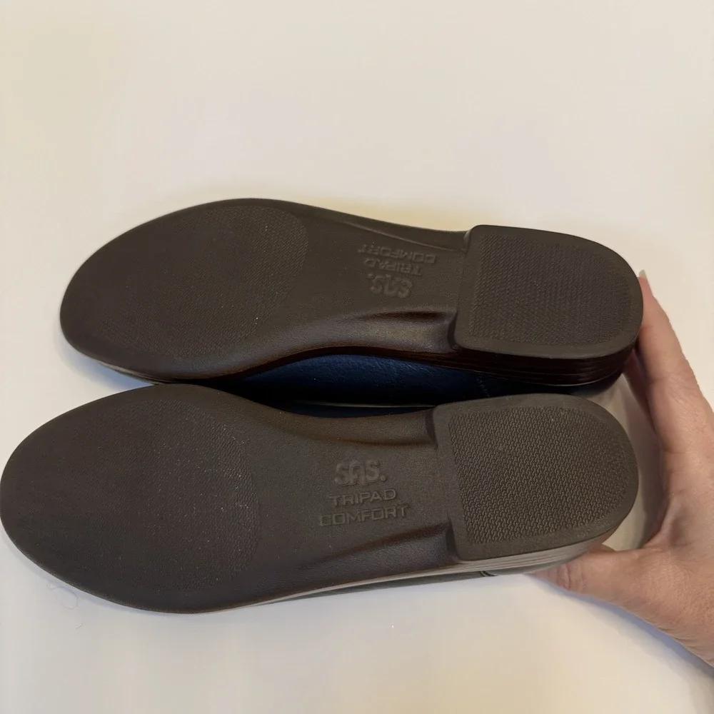 SAS Simplify  Navy Womens Size‎ 6N Navy Leather, difficult to find size!